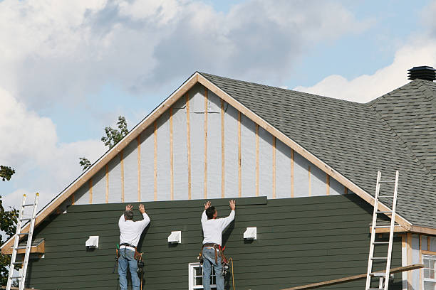 Professional Siding Installation technician working in Lakeview, WA